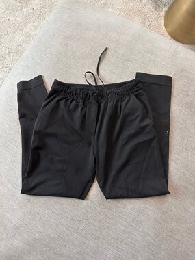 Lululemon Women’s Black Performance joggers, good condition, size 4